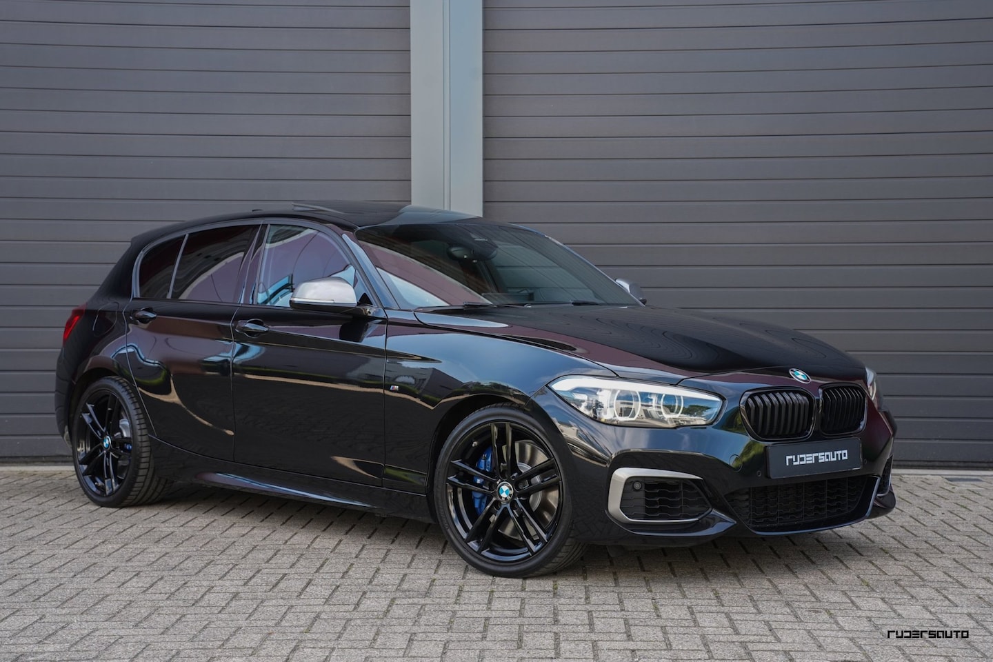 BMW 1-serie - M140i LCI2 | Schuifdak | Navi Pro | Stuurverwarming | Leder | Memory seats | 719M | Saphir - AutoWereld.nl
