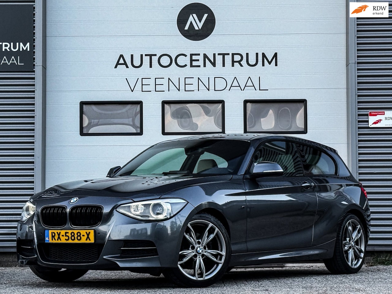 BMW 1-serie - 120d 184 PK AUT 3X M-SPORT TREKHAAK/H&K/XENON/LEDER/CAMERA - AutoWereld.nl