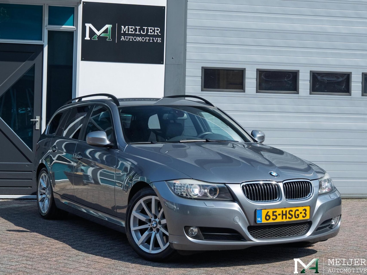 BMW 3-serie Touring - 330xi High Executive|Aut.|Navi|Sportstoelen|Stoelv.|M-stuur|Xenon|Trekh.|NAP - AutoWereld.nl