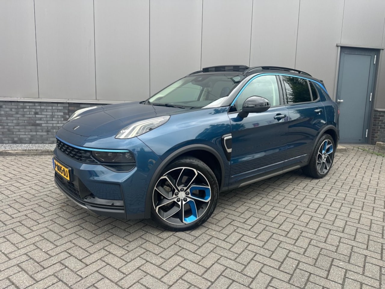 Lynk & Co 01 - hybride Pano dak 360 graden camera - AutoWereld.nl