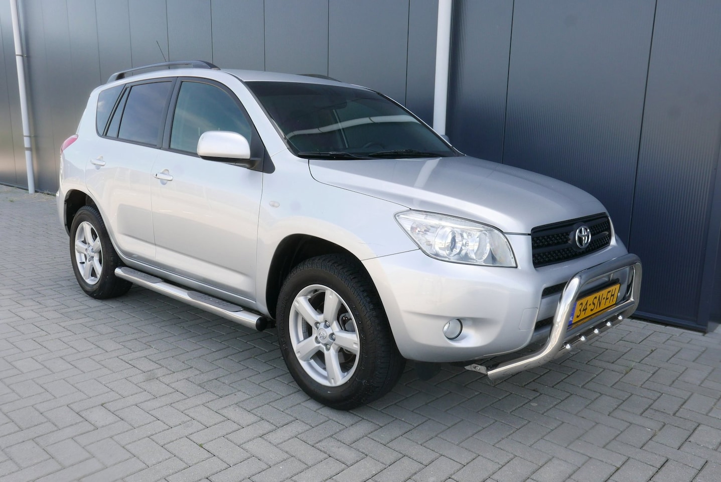 Toyota RAV4 - 2.0 VVTi 4 WD Executive AUT,CLIMA,NAVI,LEER,TREKHAAK,98924 KM. - AutoWereld.nl