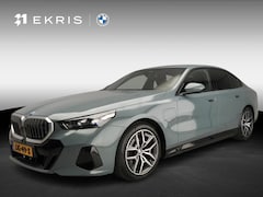 BMW 5-serie - Sedan 530e | M-Sportpakket | LED | Navigatie | Active Cruise | Sportstoelen | Elektrische