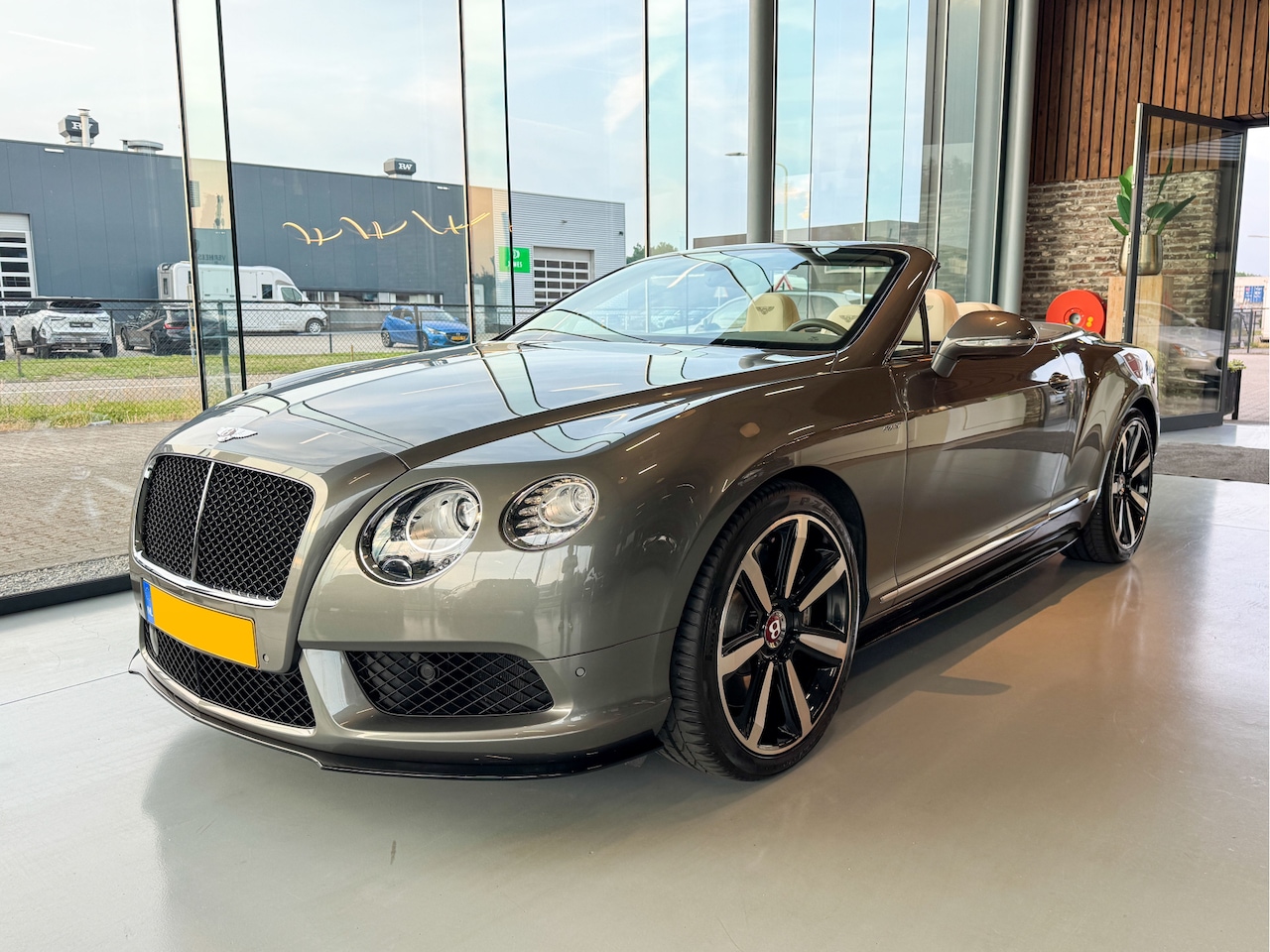 Bentley Continental GTC - 4.0 V8S 21" stuurverw. stoelvent. massage SUPERSTAAT! - AutoWereld.nl