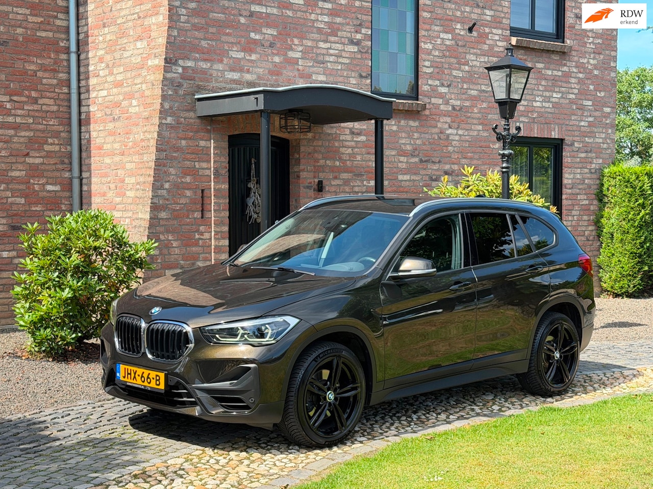 BMW X1 - XDrive20i High Executive Sport - AutoWereld.nl