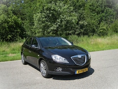 Lancia Delta - 1.8-16V Di Platinum . 5 Drs . AUTOMAAT . Airco . Cruiscontrol . flippers op stuur . enz en