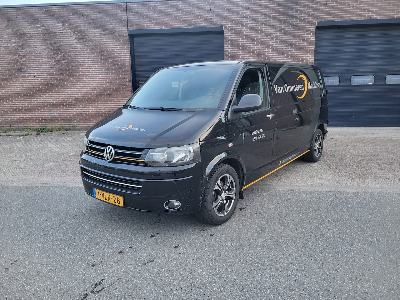 Volkswagen Transporter - 2.0 TDI L2H1 103 KW AIRCO LANG ZWART 2010 - AutoWereld.nl