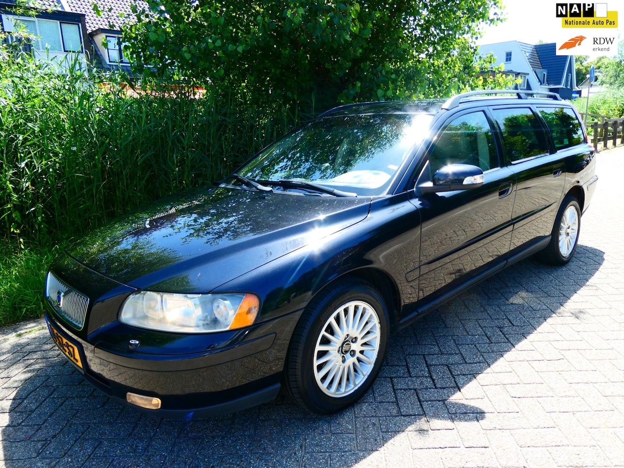 Volvo V70 - 2.0T 180pk 5-Cil. Edition II Automaat Leder Navi Trekhaak 1600kg. - AutoWereld.nl