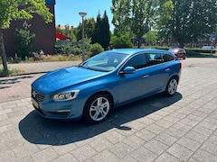 Volvo V60 - 1.6 T3 Momentum AUTOMAAT NW APK Azure Blue
