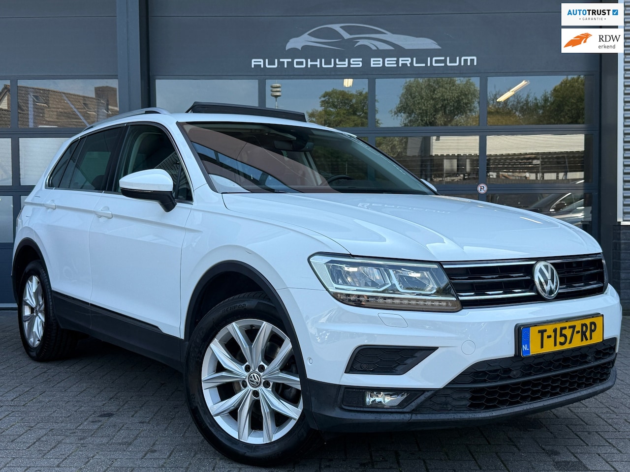 Volkswagen Tiguan - 1.4 TSI 4Motion Highline Business R Pano Trekhaak Vol optie - AutoWereld.nl