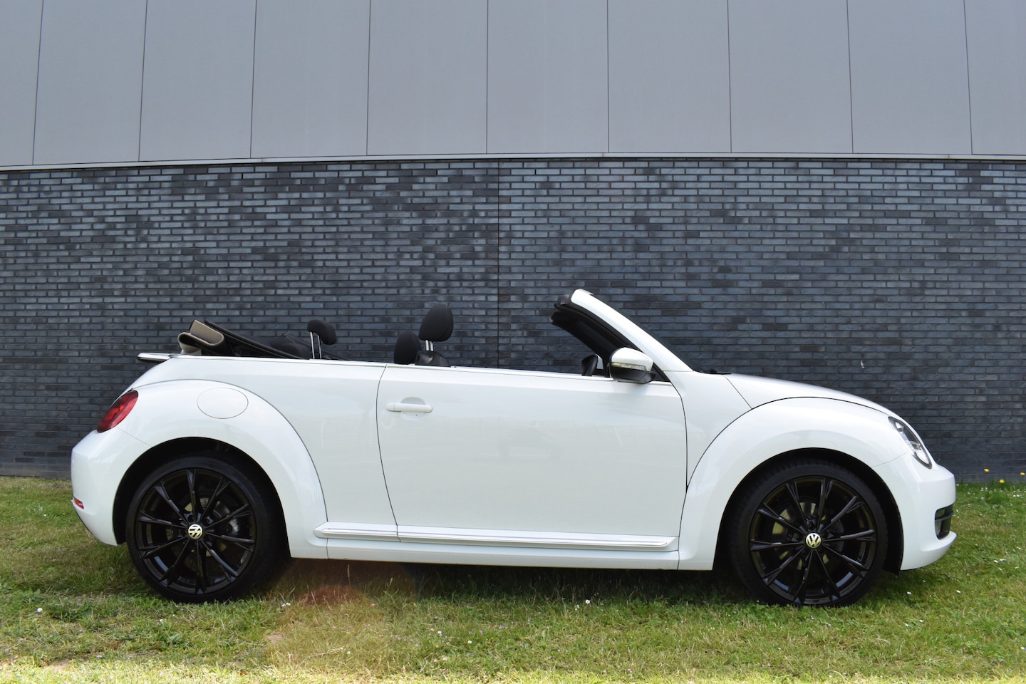 Volkswagen Beetle Cabriolet - 1.2 TSI Design BlueMotion 1.2 TSI Design BlueMotion - AutoWereld.nl