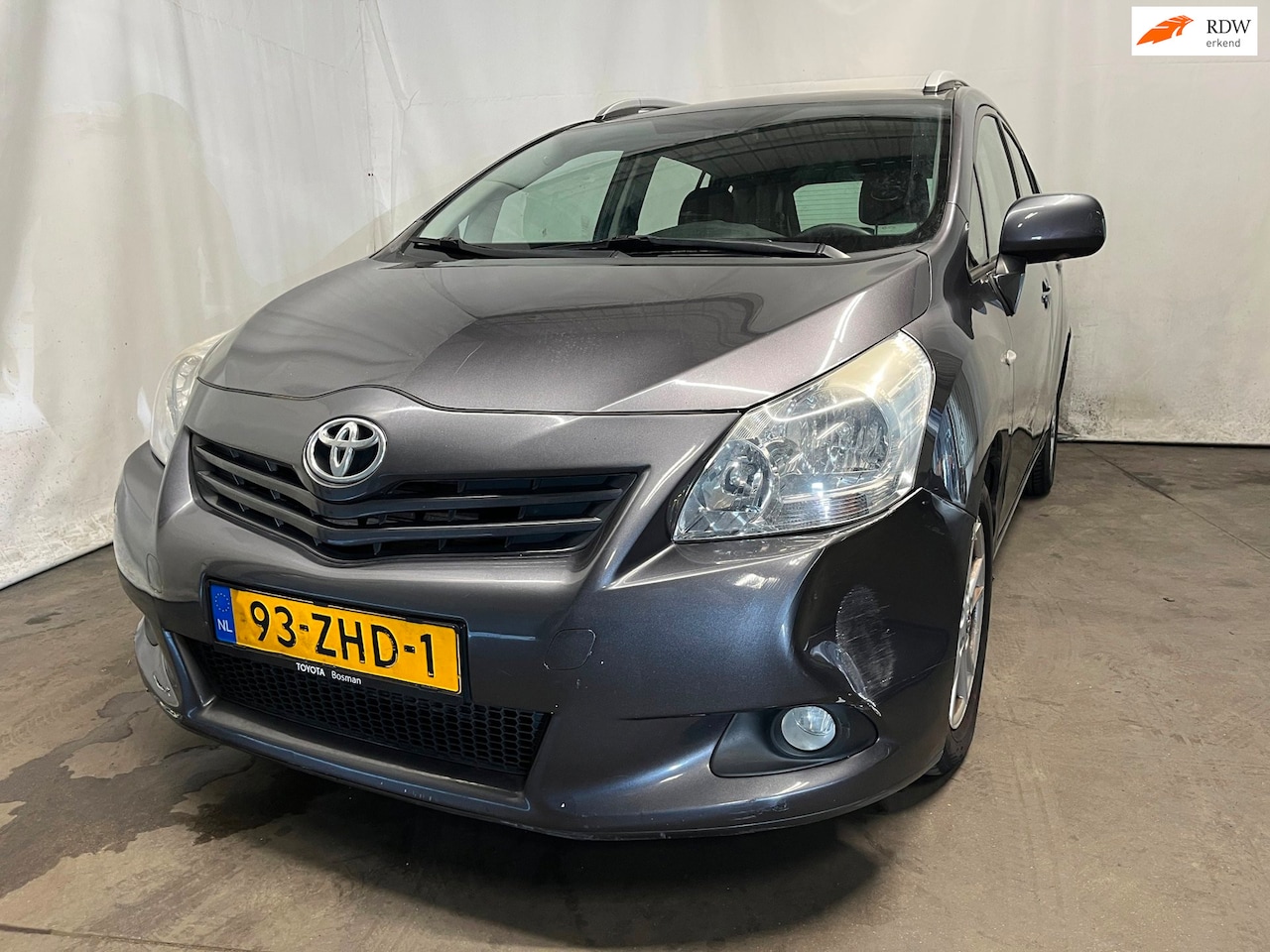 Toyota Verso - 2.0 D-4D Business 7p. 2.0 D-4D Business 7p. - Schade - AutoWereld.nl