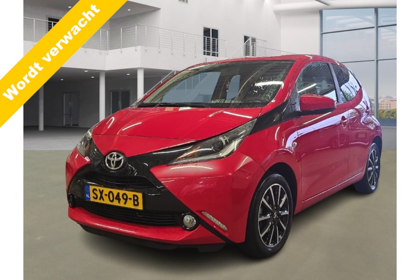 Toyota Aygo - 1.0 VVT-i x-Joy! 1e Eig! Camera! Clima! Half Leder! VERWACHT!! - AutoWereld.nl