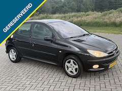 Peugeot 206 - 1.4-16V 5 deurs Airco Lederen interieur Apk:Nov 2026