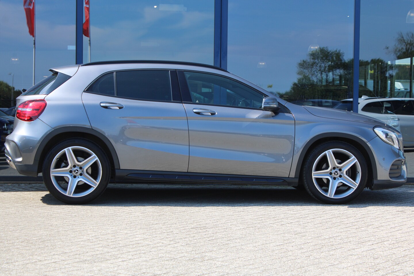 Mercedes-Benz GLA-Klasse - 180 AUT7 Business Solution AMG COMAND CAMERA - AutoWereld.nl