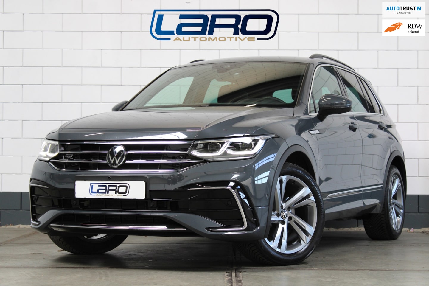 Volkswagen Tiguan - 1.5 TSI R-Line | IQ.Lights 360 Cam HuD Sfeer Keyless CarPlay Elek kofferklep - AutoWereld.nl