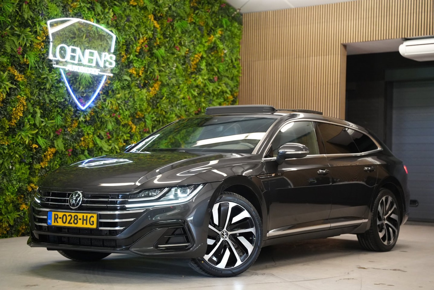 Volkswagen Arteon Shooting Brake - 1.4 TSI eHybrid R-Line / Pano / ACC / CarPlay - AutoWereld.nl