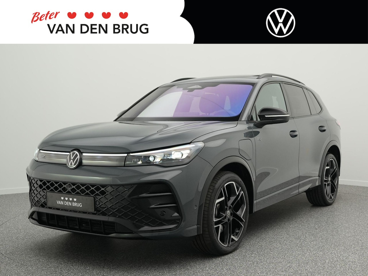 Volkswagen Tiguan - R-Line 1.5 eHybrid 272 PK | LED Matrix IQ | Panoramadak | 360 Camera | Trekhaak | Side Ass - AutoWereld.nl