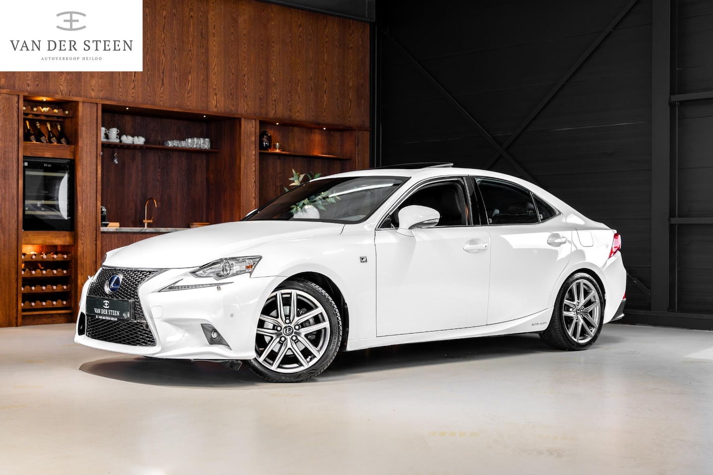 Lexus IS - 300h Hybrid F-Sport Line Schuifdak | Stoelverwarming - AutoWereld.nl