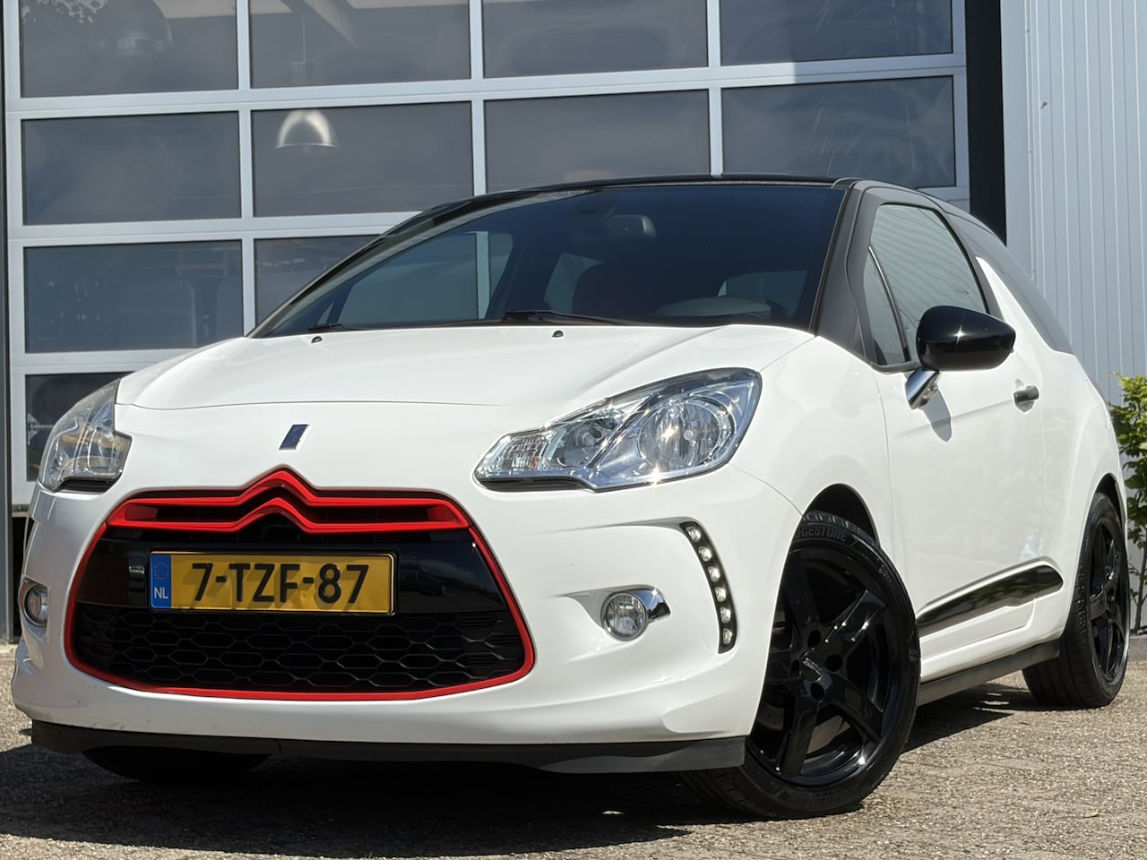 Citroën DS3 - 1.2 e-VTi ETG So Chic 82pk | Automaat | Airco automatisch | Bluetooth | Cruise control | L - AutoWereld.nl