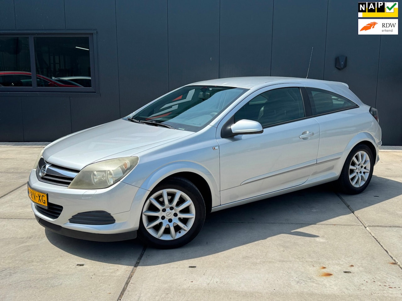 Opel Astra GTC - 1.6 Edition 2005 Automaat Airco - AutoWereld.nl