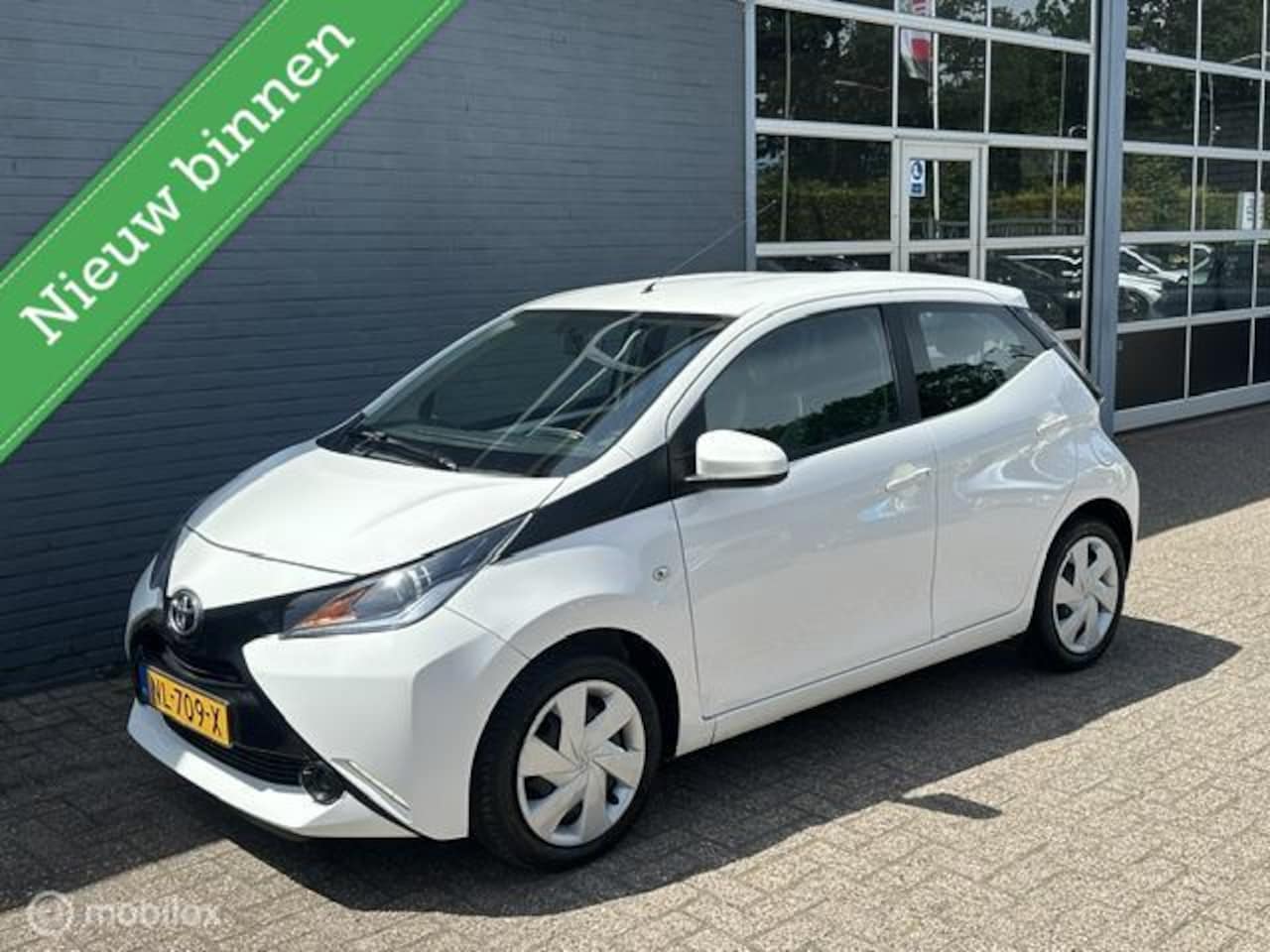 Toyota Aygo - 1.0 VVT-i x-play 1.0 VVT-i x-play - AutoWereld.nl