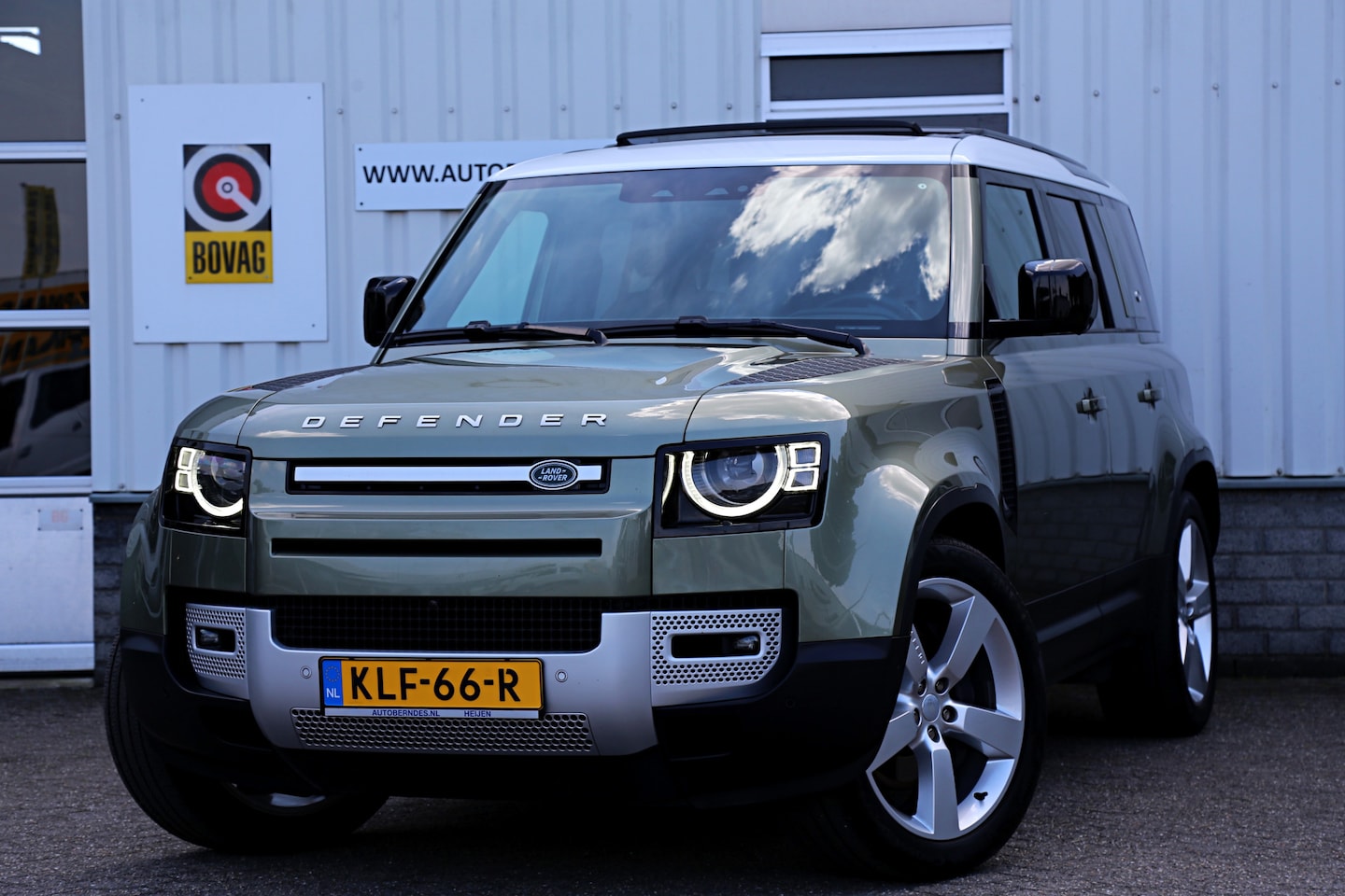 Land Rover Defender 110 - 3.0 P400 110 6 Cilinder!*Perfect LR Onderh.*Luchtvering/Pano/ACC/360Camera/Meridian/Apple - AutoWereld.nl