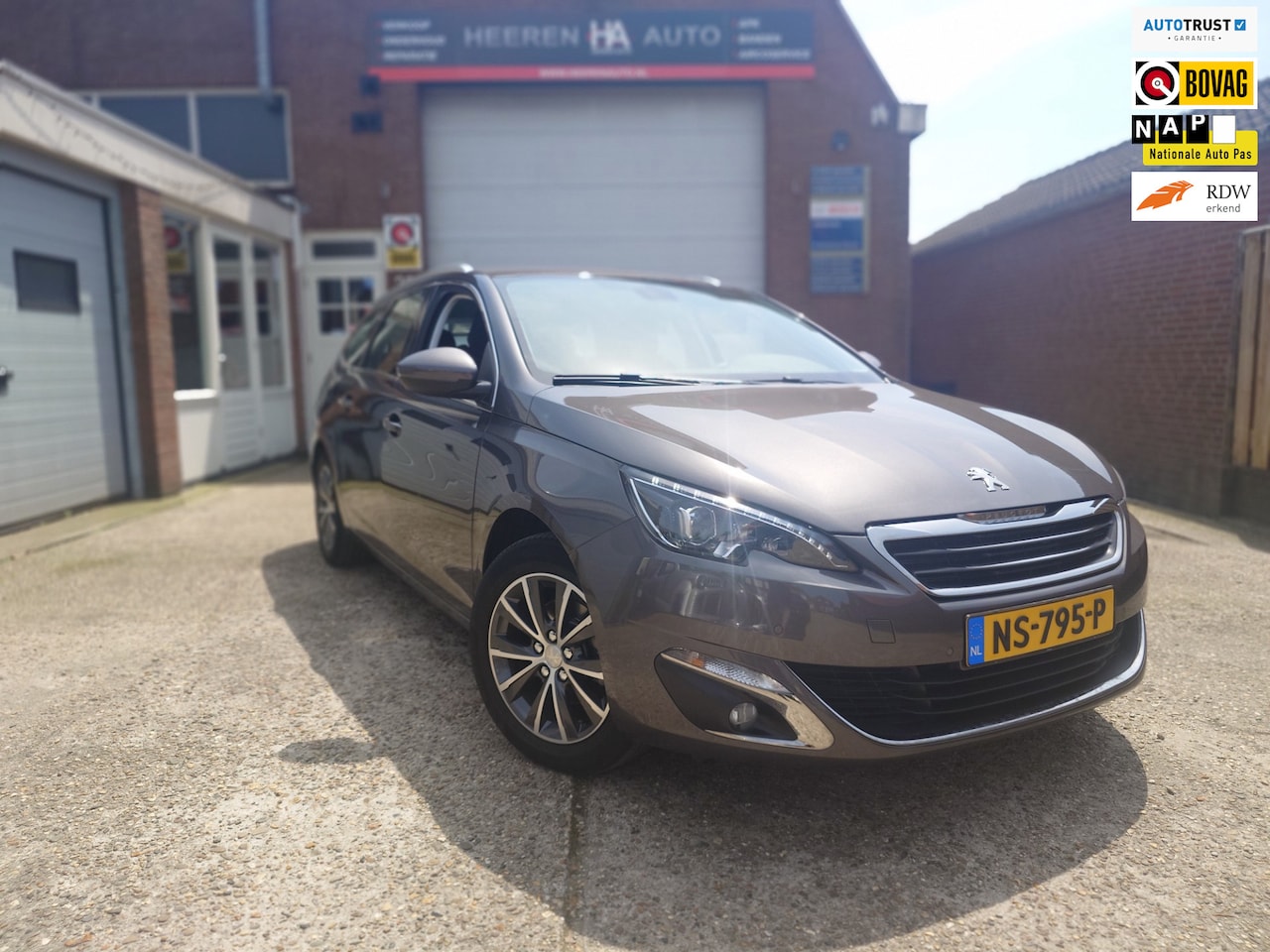 Peugeot 308 SW - 1.2 PureTech Allure 1.2 PureTech Allure, Dealer onderhouden, 1e Eigenaar, Navigatie - AutoWereld.nl