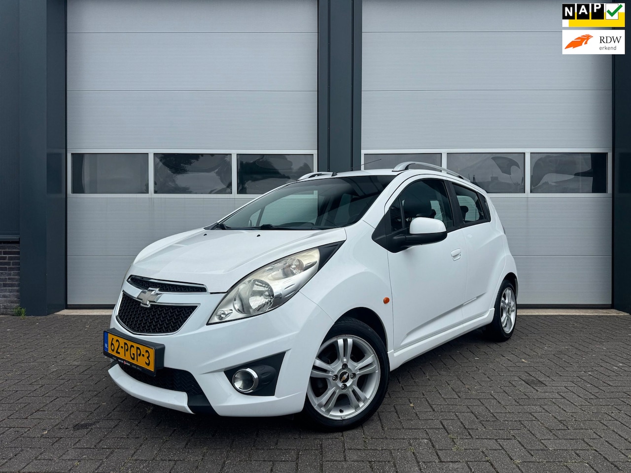 Chevrolet Spark - 1.2 16V LT Airco Bluetooth Parkeersensor - AutoWereld.nl