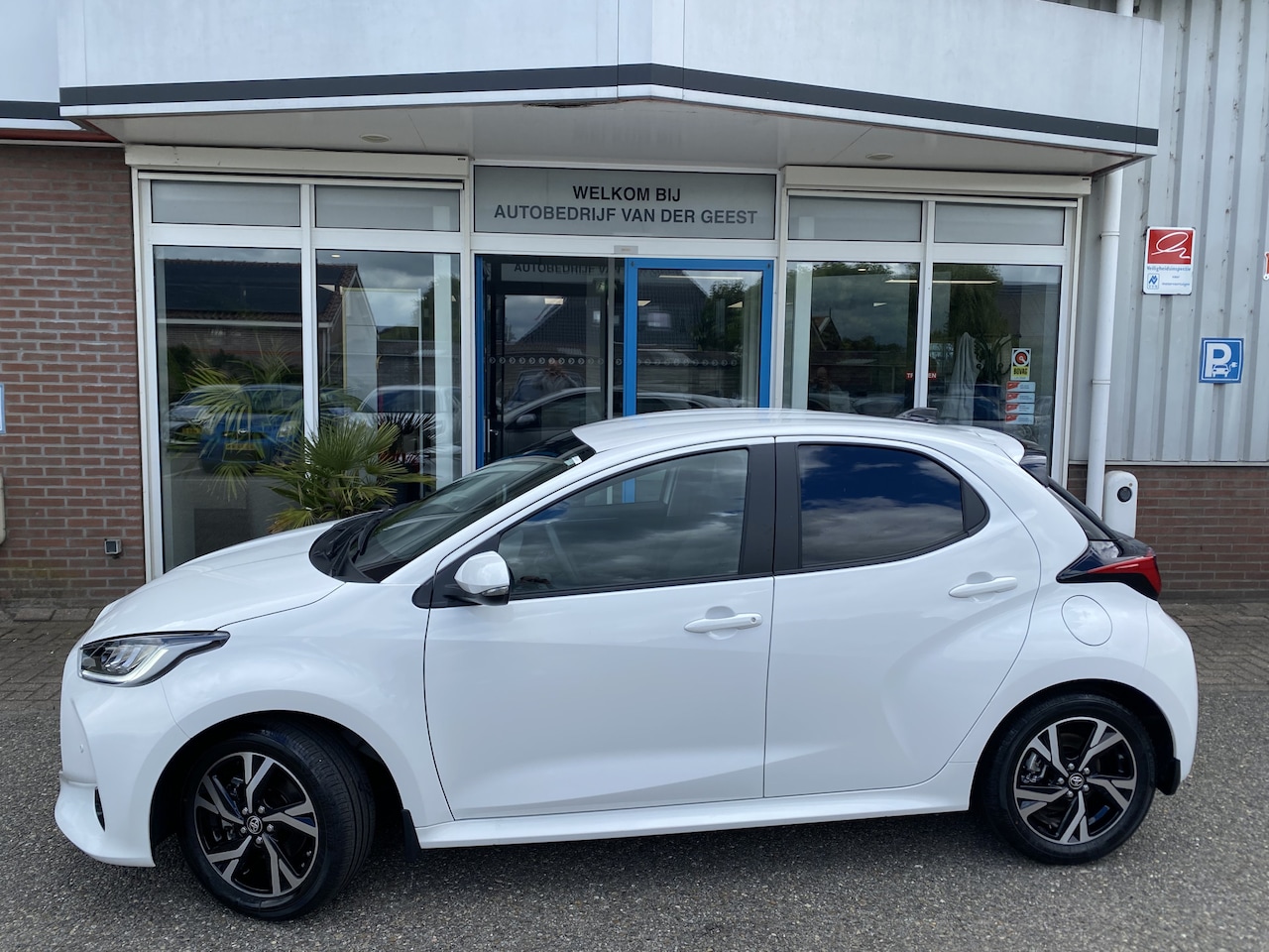 Toyota Yaris - 1.5 Hybrid 115 Business Plus - AutoWereld.nl