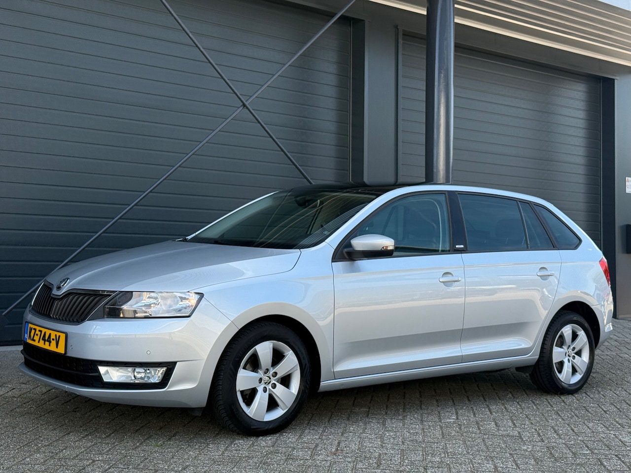 Skoda Rapid Spaceback - 1.2 TSI Greentech JOY 1.2 TSI Greentech JOY, Panodak, Stoelverwarming, Climate, Cruise - AutoWereld.nl