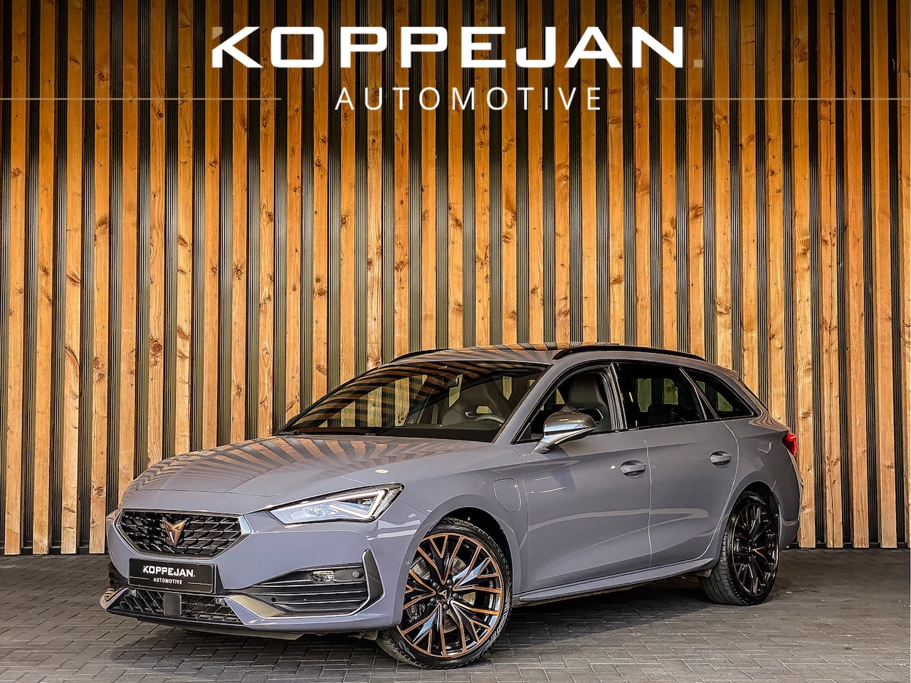 CUPRA Leon Sportstourer - 1.4 e-Hybrid VZ 245PK Automaat | LEDER | PANO | ADAPTIEF ONDERSTEL | ELEK STOEL | - AutoWereld.nl