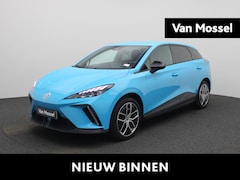 MG MG4 - 64 kWh Luxury All-Season banden / Navigatiesysteem / Carplay / Remote App voorverwarmen &
