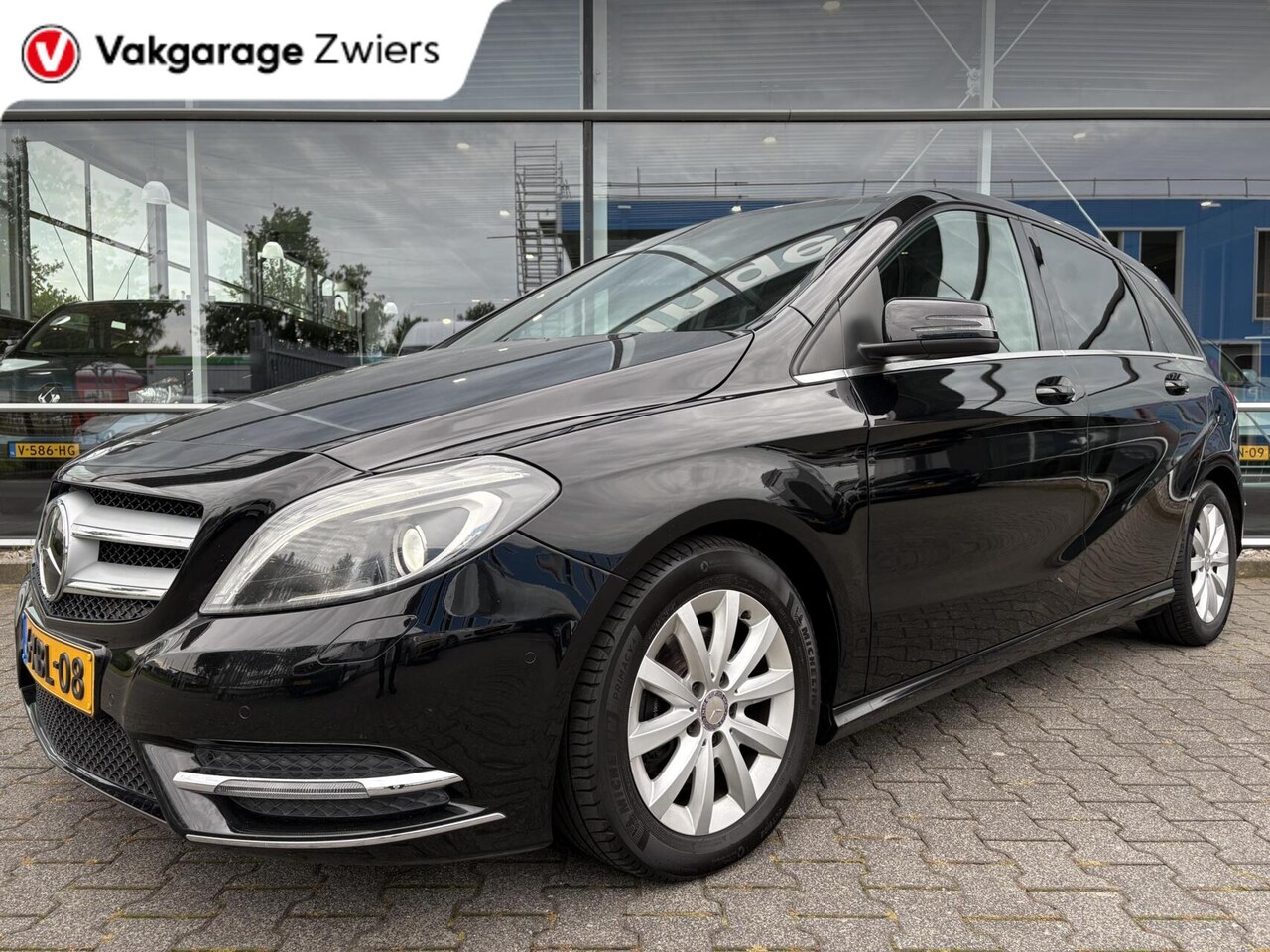 Mercedes-Benz B-klasse - 180 Ambition Comfort Automaat|Trekhaak|Airco|LED|Navi - AutoWereld.nl