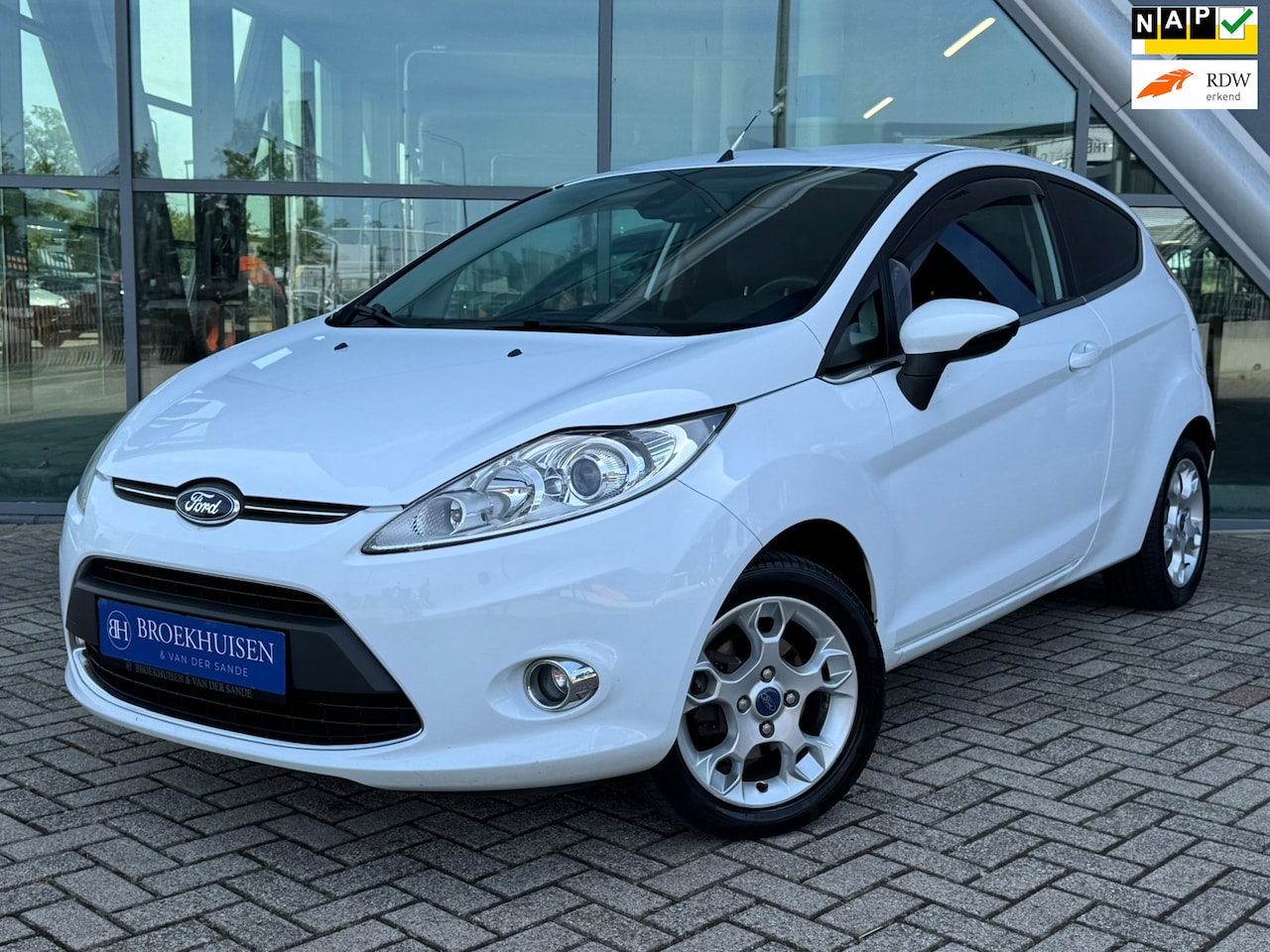 Ford Fiesta - 1.25 Titanium Cruise Control / Climate control / Parkeersensoren achter - AutoWereld.nl