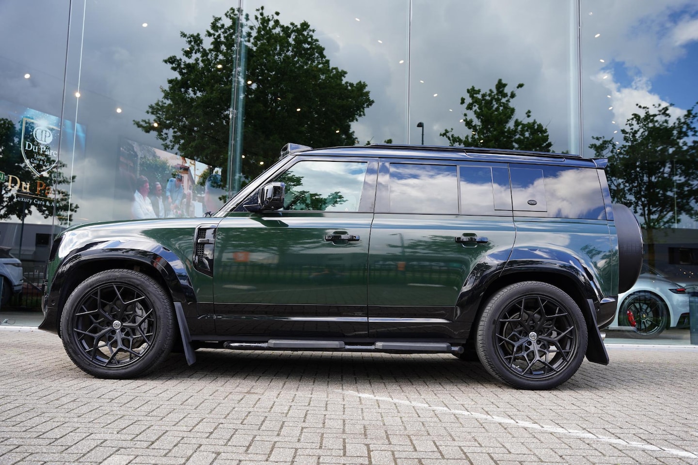 Land Rover Defender 110 - P400 X-Dynamic 7p. URBAN - AutoWereld.nl