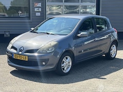 Renault Clio - 1.6-16V Privilège