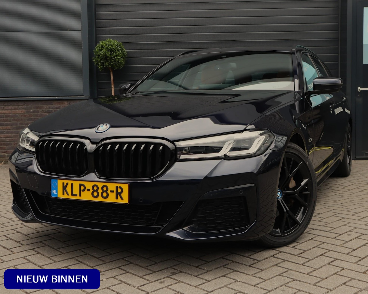 BMW 5-serie Touring - 530e M Sport | Pano | Leer | Stoelverwarming | 19 Inch - AutoWereld.nl