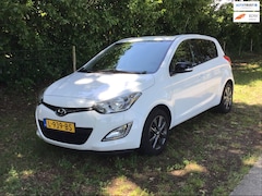 Hyundai i20 - 1.2i i-Vision met extra's