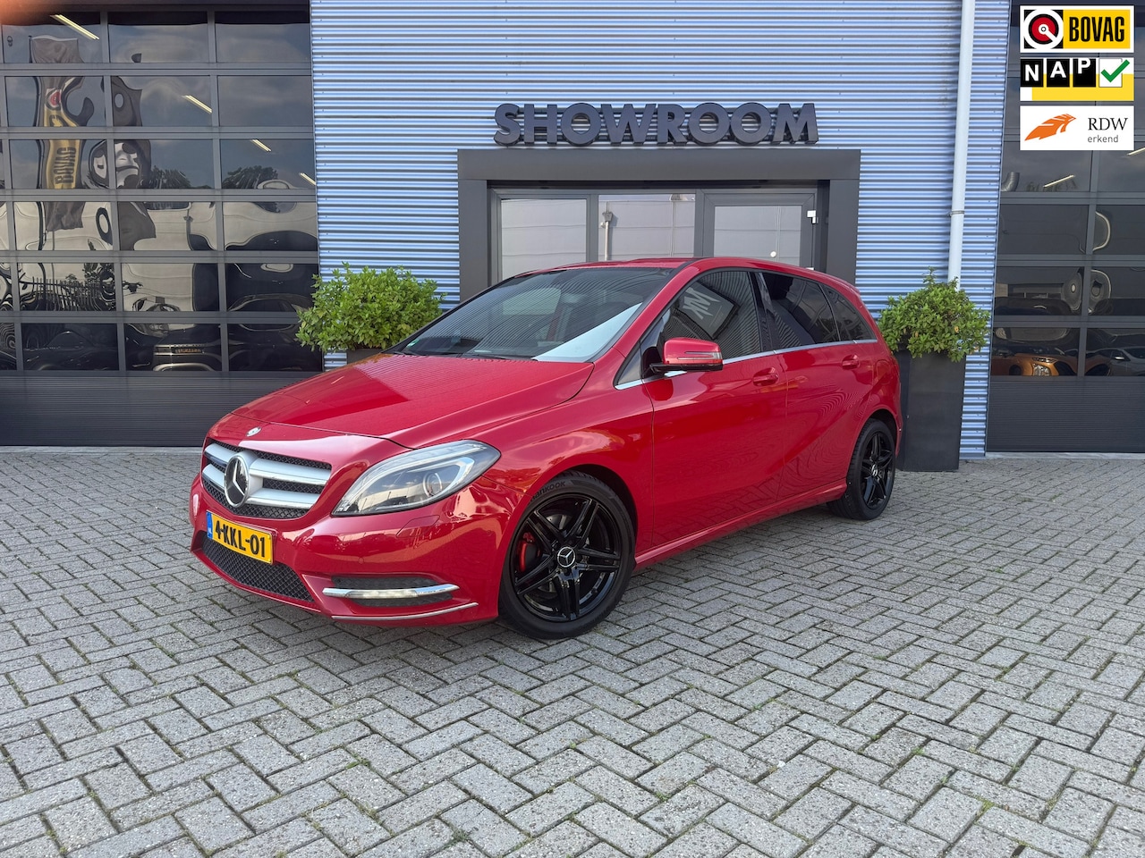 Mercedes-Benz B-klasse - 180 Ambition Trekhaak|Stoelverwarming|Navi|Leer - AutoWereld.nl