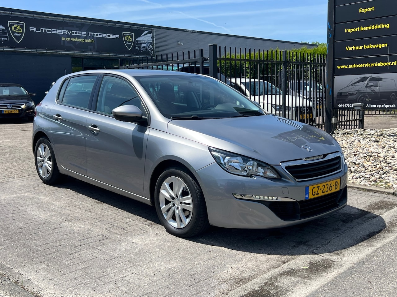 Peugeot 308 - 1.2 PureTech Blue Lease # Nieuwe Distributie! # Navi # Cruise # Carplay # - AutoWereld.nl