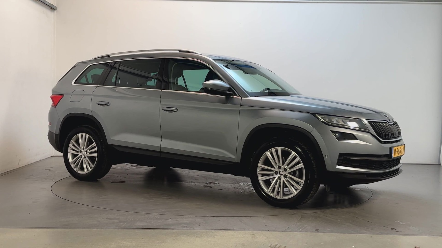 Skoda Kodiaq - 1.5 TSI DSG Business Edition Plus 7p. 360 Camera Stoelverwarming Navigatie DAB+ - AutoWereld.nl