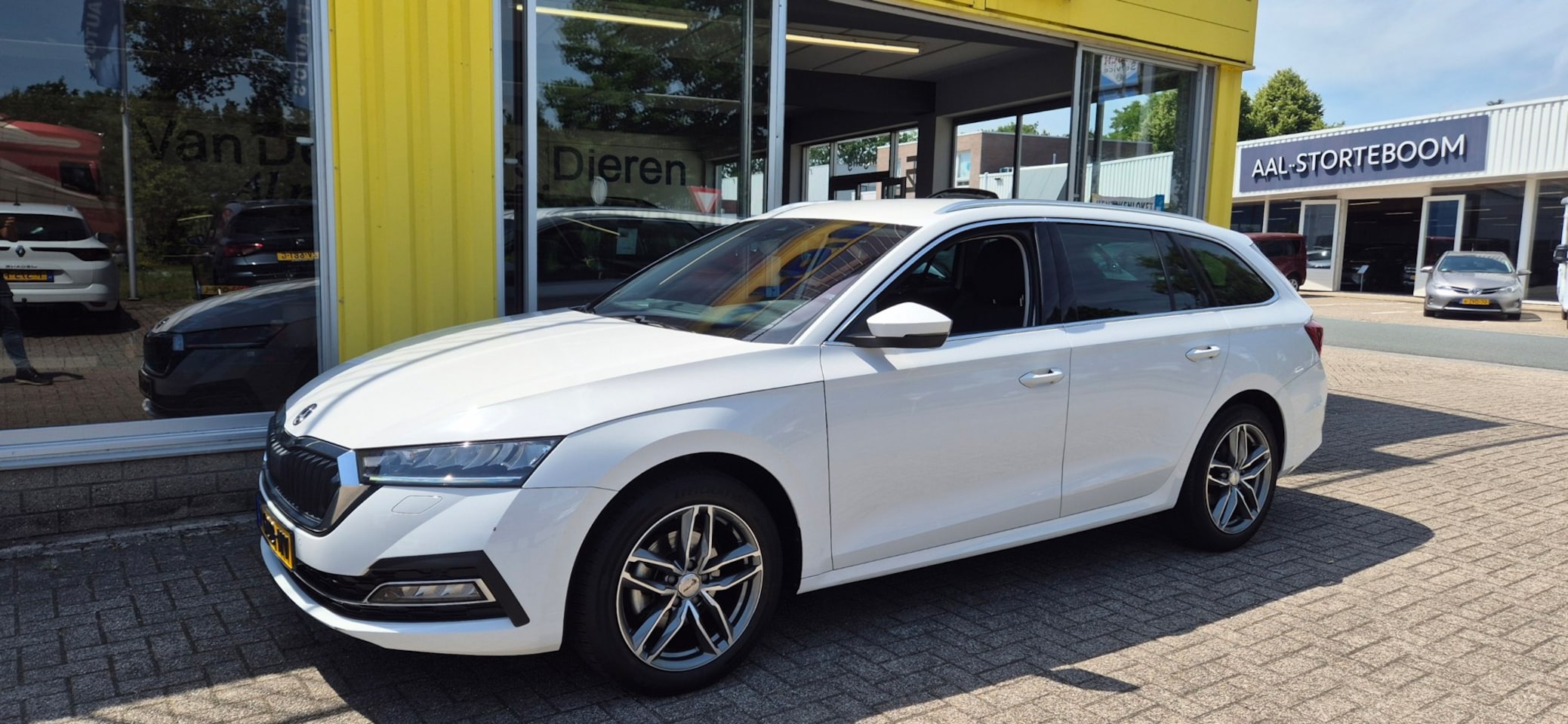 Skoda Octavia Combi - 1.0 e-TSI Business Edition Plus 1.0 e-TSI Business Edition Plus - AutoWereld.nl
