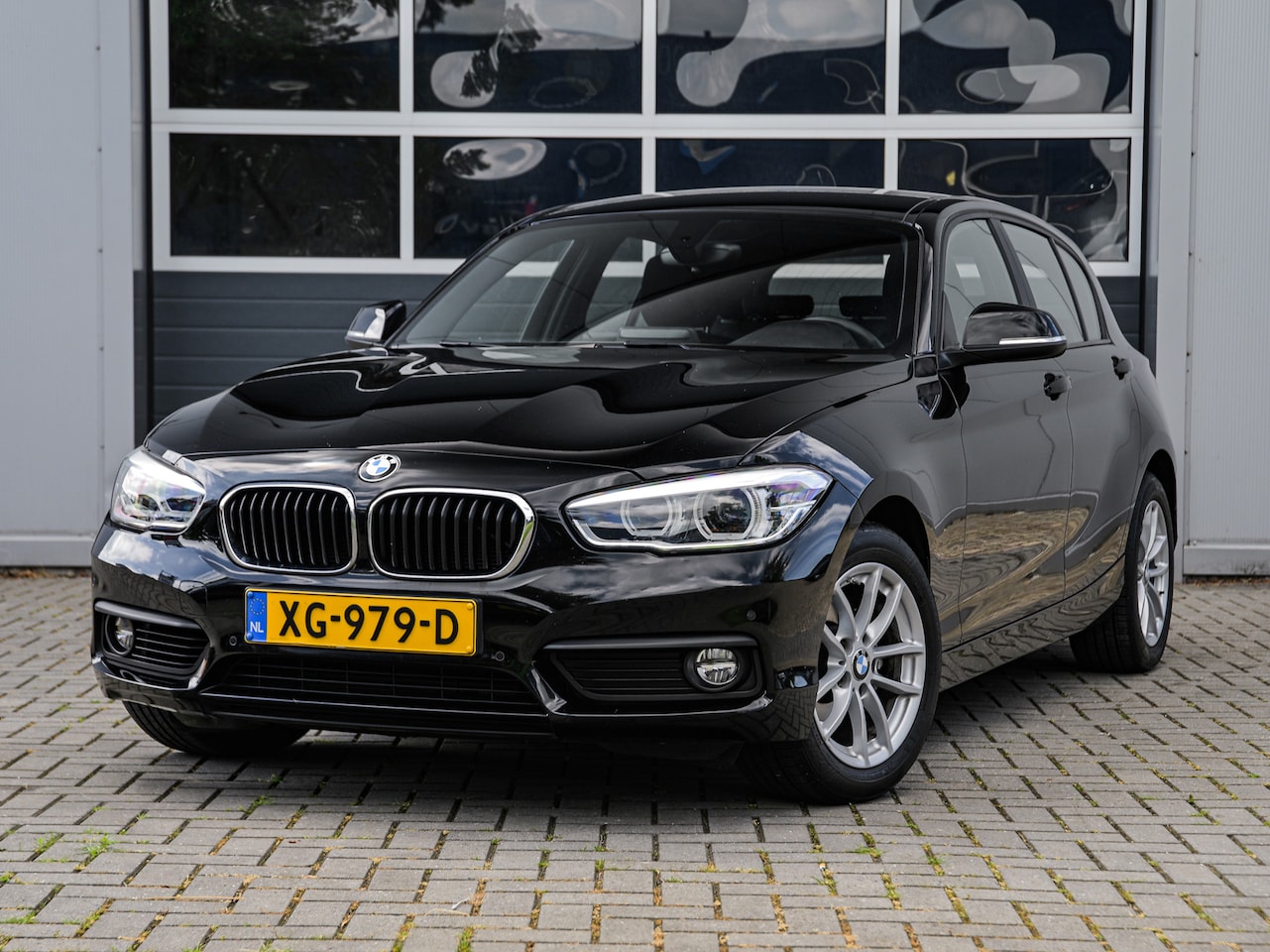 BMW 1-serie - 118i Executive | Automaat | Full LED | Navi | Climate control | PDC v+a | Cruise control - AutoWereld.nl