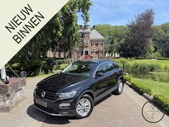 Volkswagen T-Roc - 1.5 TSI Style | Camera | Adaptive | Clima | Trekhaak | Dealer Onderhouden |