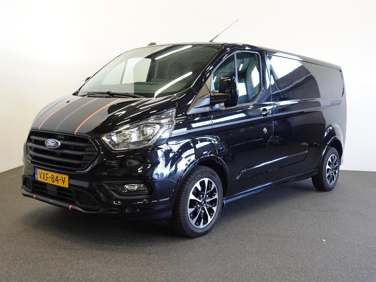 Ford Transit Custom - 320 2.0 TDCI L2H1 Sport 170PK Automaat Airco Cruise Control Bluetooth Navi Trekhaak - AutoWereld.nl