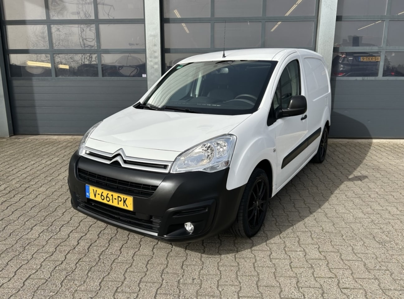 Citroën Berlingo - 1.6 BlueHDI 75pk Club Economy - AutoWereld.nl