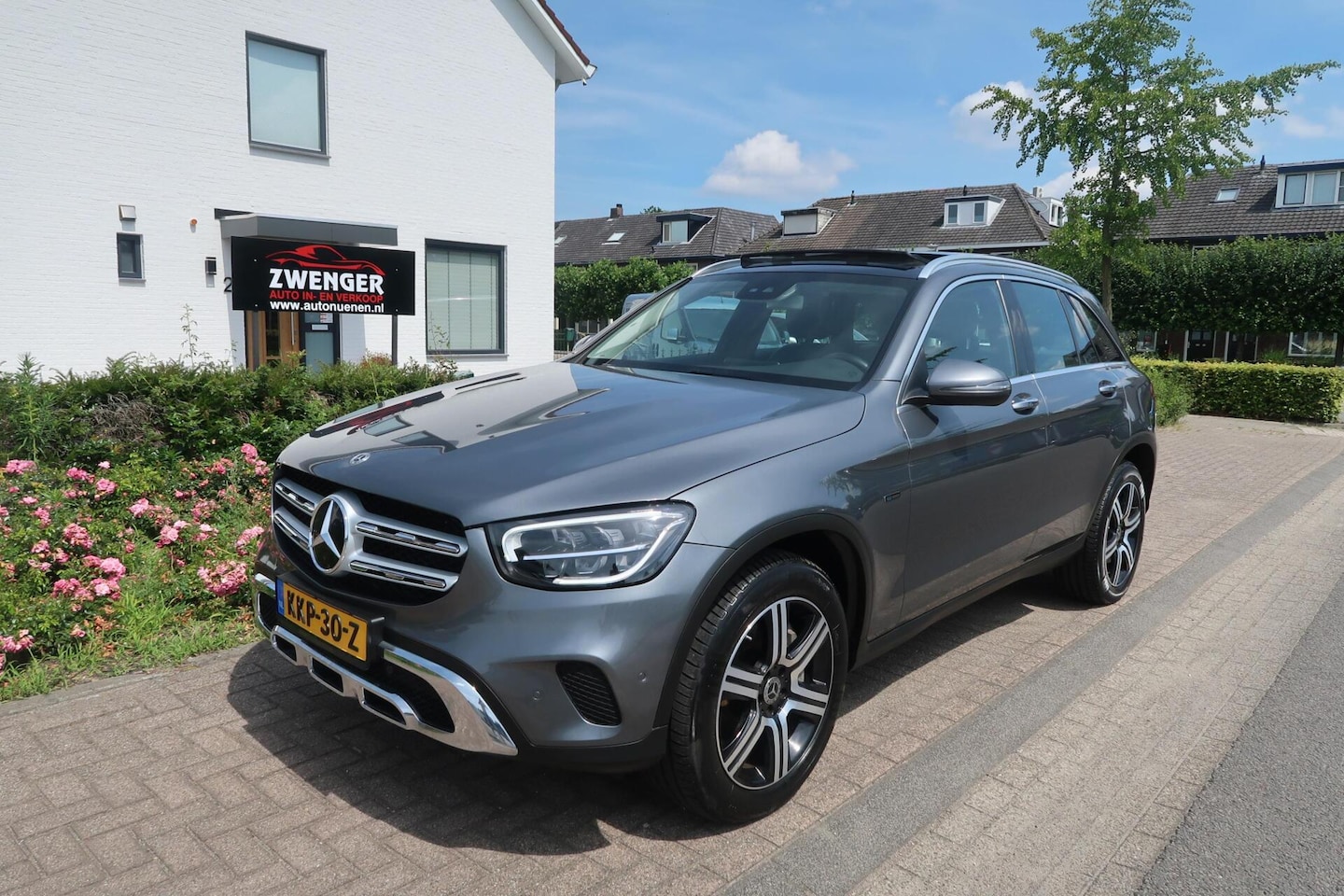 Mercedes-Benz GLC-klasse - 300e 4MATIC PANORAMADAK|TREKHAAK|KEYLESS|CARPLAY|CAMERA|DEALER ONDERHOUDEN - AutoWereld.nl