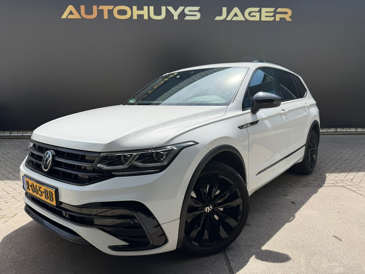 Volkswagen Tiguan Allspace - 2.0 TSI 4Motion Highline Business R 7p. Rline Pano Carplay - AutoWereld.nl