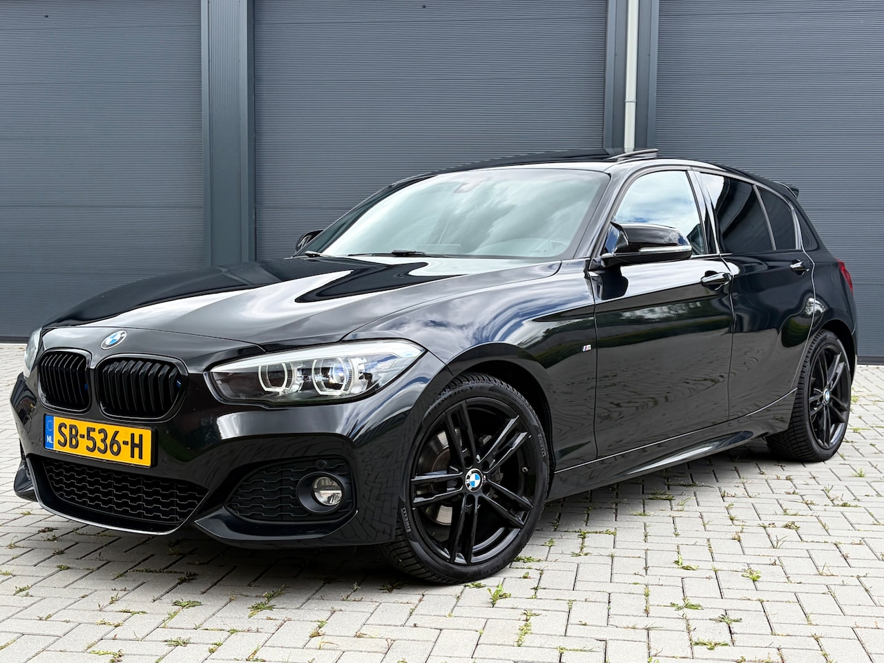 BMW 1-serie - 120i Edition M Sport Executive Sportautomaat | Pano | Stoelverwarming - AutoWereld.nl
