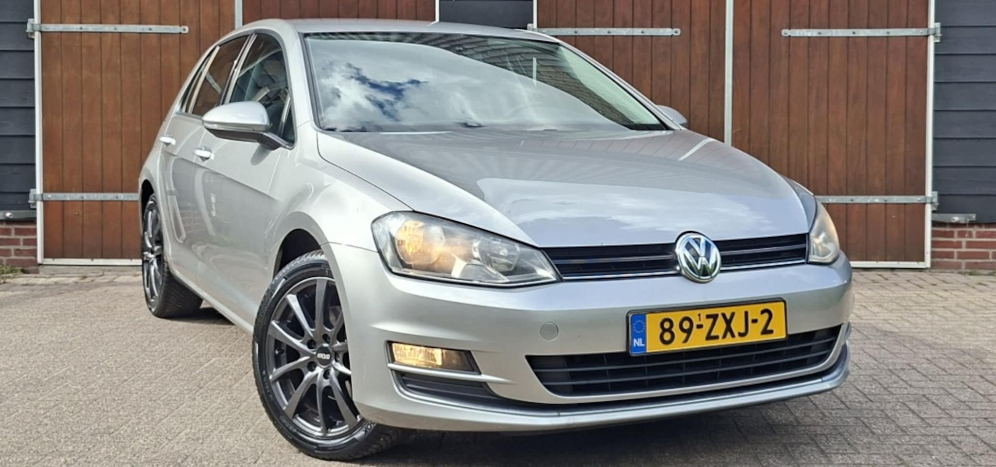 Volkswagen Golf - 1.4 TSI Highline | Nieuwe All seasonbanden | NAP | Mooie auto - AutoWereld.nl